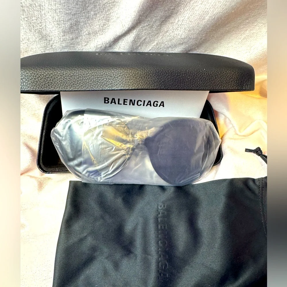 Balenciaga Authentic Oversized Black Shield Sunglasses BB-0024-S 004 NWT - Picture 1 of 14